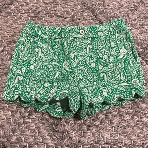 Green and White Crown and Ivy 2T scalloped shorts